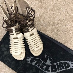 Like New Steve Madden FREEBIRD sandals